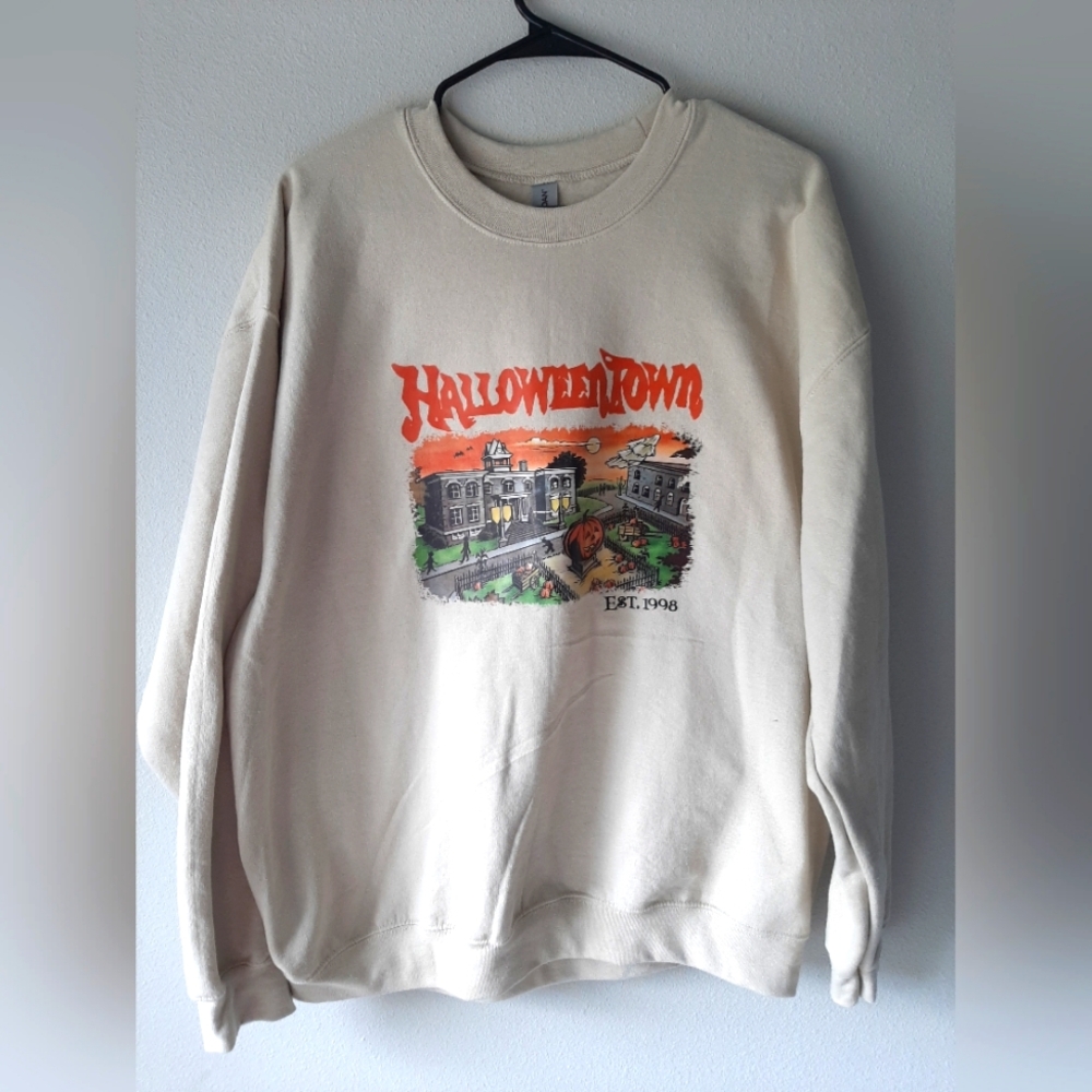 NWOT Halloweentown crewneck xl